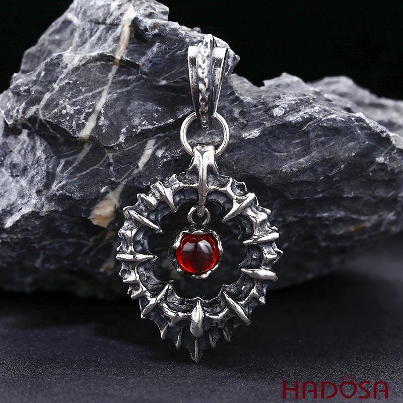 Mặt dây chuyền bạc Mắt Quỷ