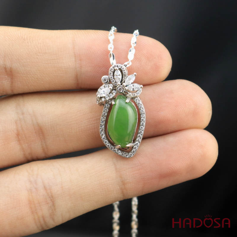 Mặt dây chuyền Ngọc Bích Canada 8*16mm