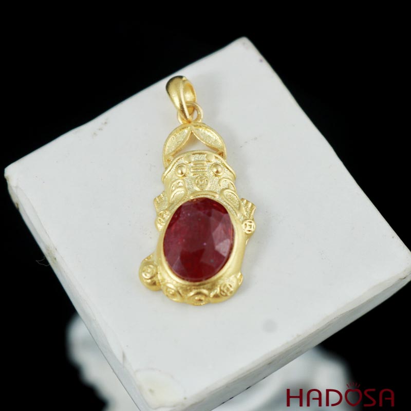 Mặt dây chuyền tỳ hưu đá Ruby đỏ 7x9mm bạc mạ vàng