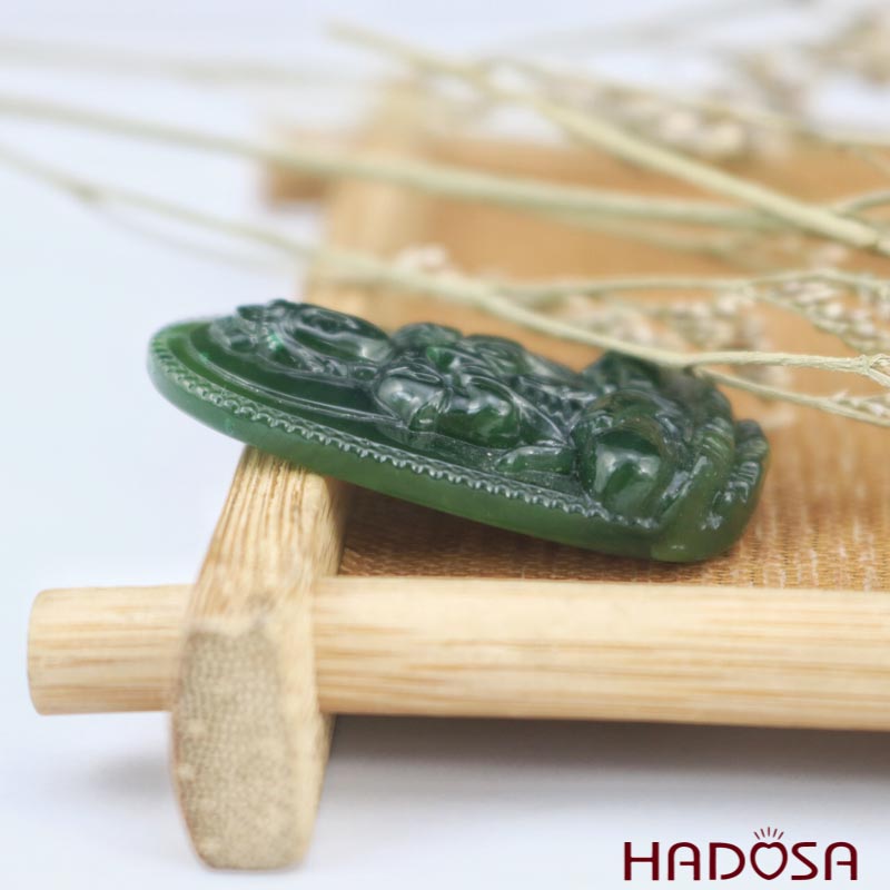 Mặt Ngọc Bích Như Lại Đại Nhật ( Mùi, Thân) 47x31mm