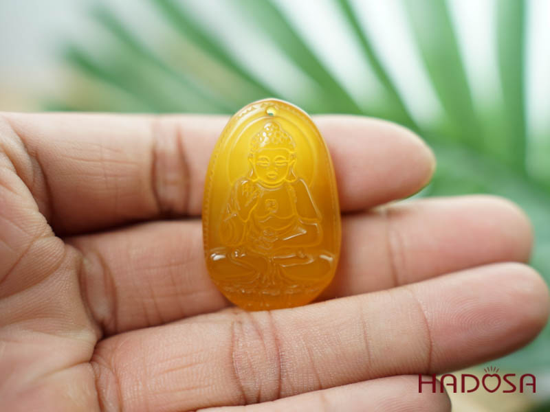 Mặt Phật bản mệnh Adida (Tuất, Hợi) mã não vàng 37mm