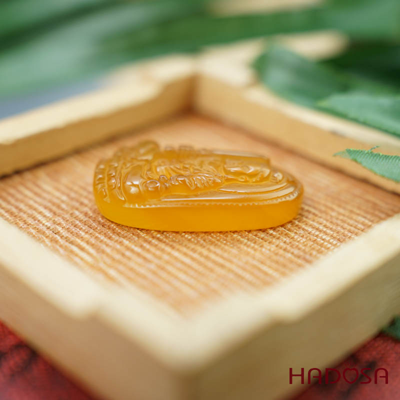 Mặt Phật bản mệnh Bất Động Minh Vương (Dậu) mã não vàng 37mm
