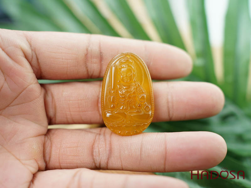 Mặt Phật bản mệnh Bất Động Minh Vương (Dậu) mã não vàng 37mm