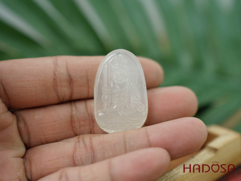 Mặt Phật bản mệnh Bất Động Minh Vương (Dậu) mã não trắng 37mm