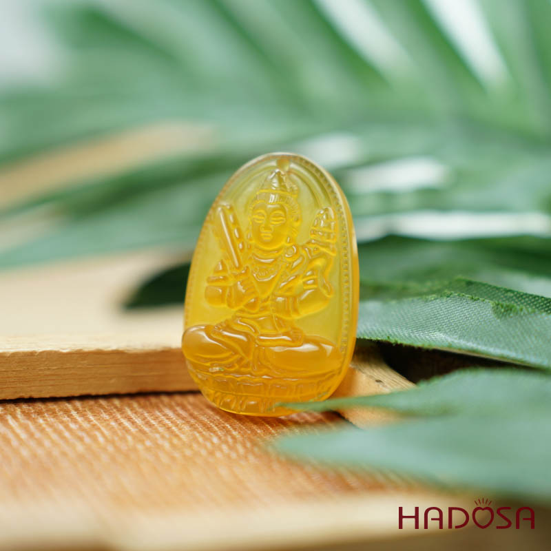 Mặt Phật bản mệnh Hư Không Tạng Bồ Tát (Sửu, Dần) mã não vàng 37mm
