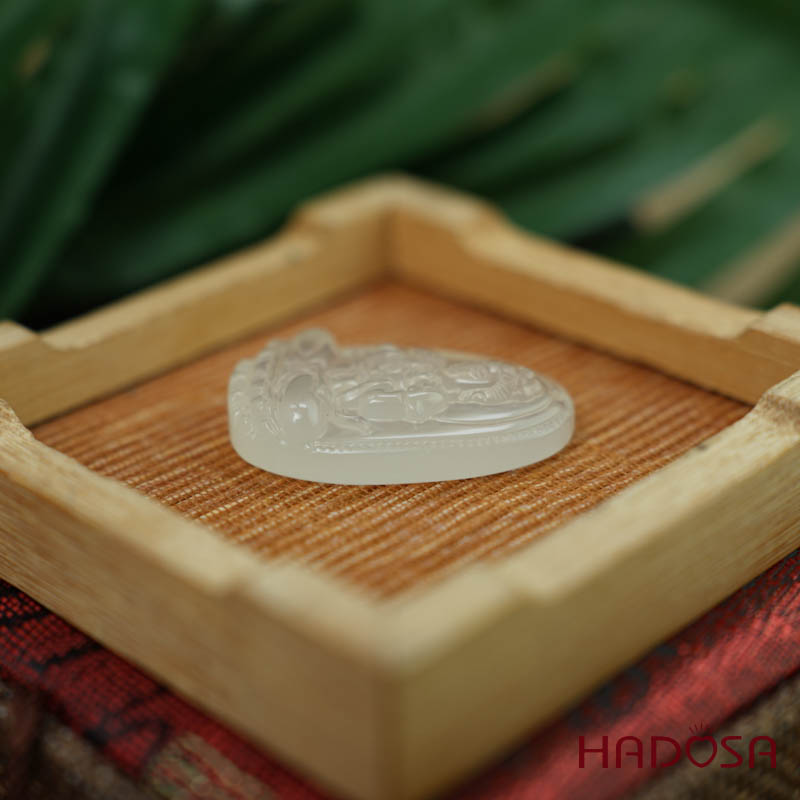 Mặt Phật bản mệnh Như Lai Đại Nhật (Mùi, Thân) mã não vàng 37mm