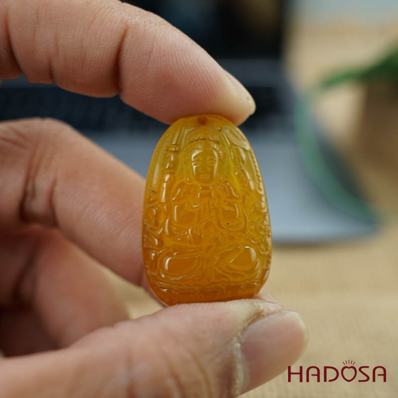 Mặt Phật bản mệnh Thiên Thủ Thiên Nhãn (Tý) mã não vàng 37mm