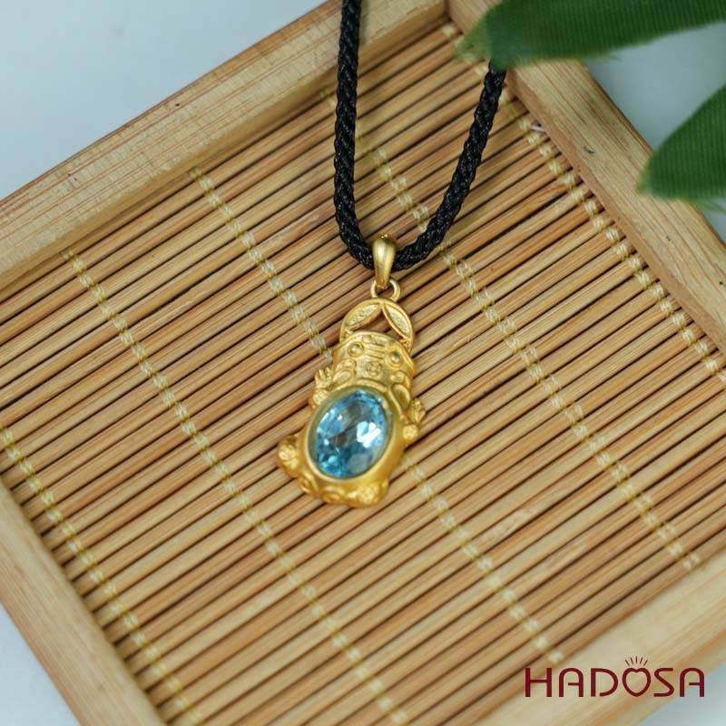 Mặt dây chuyền tỳ hưu Topaz Swiss 7x9mm bạc mạ vàng