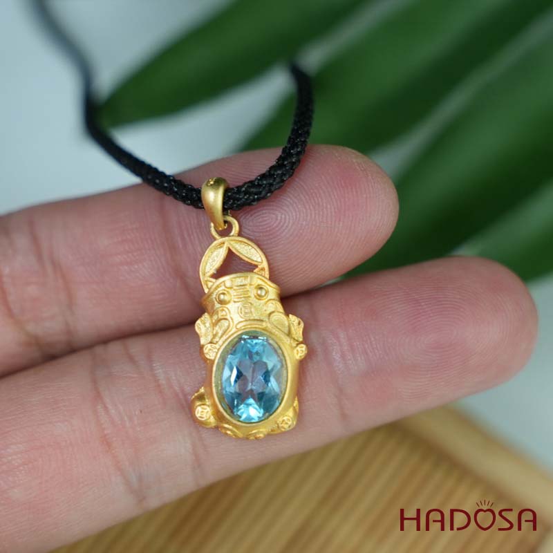 Mặt dây chuyền tỳ hưu Topaz Swiss 7x9mm bạc mạ vàng