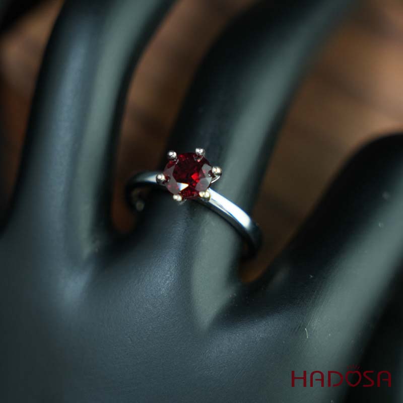 Nhẫn đính đá Ngọc Hồng Lựu tròn 6mm bạc 925