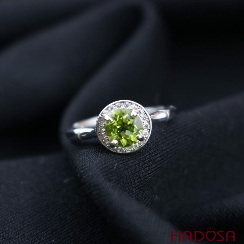 Nhẫn-bạc-đính-đá-Peridot-tròn-6mm-1