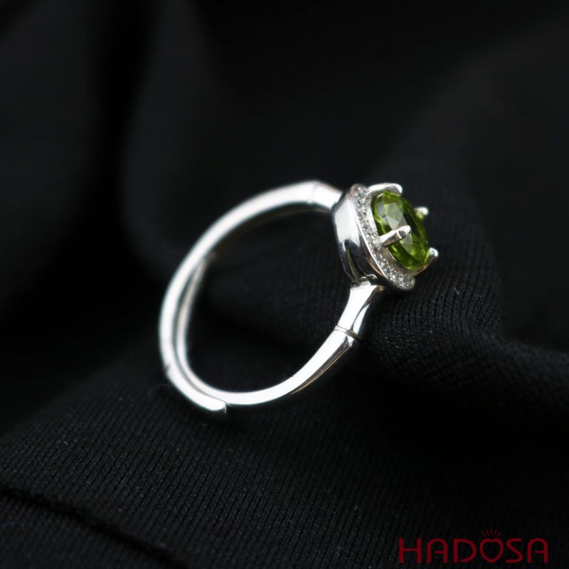 Nhẫn-bạc-đính-đá-Peridot-tròn-6mm-1