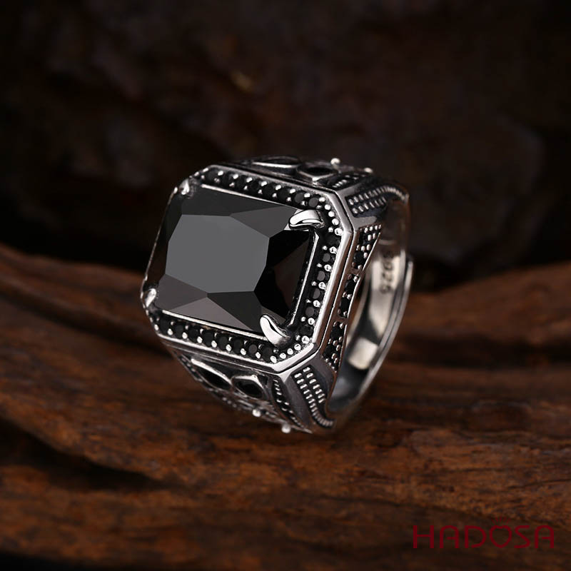 Nhẫn bạc Thái đá đen