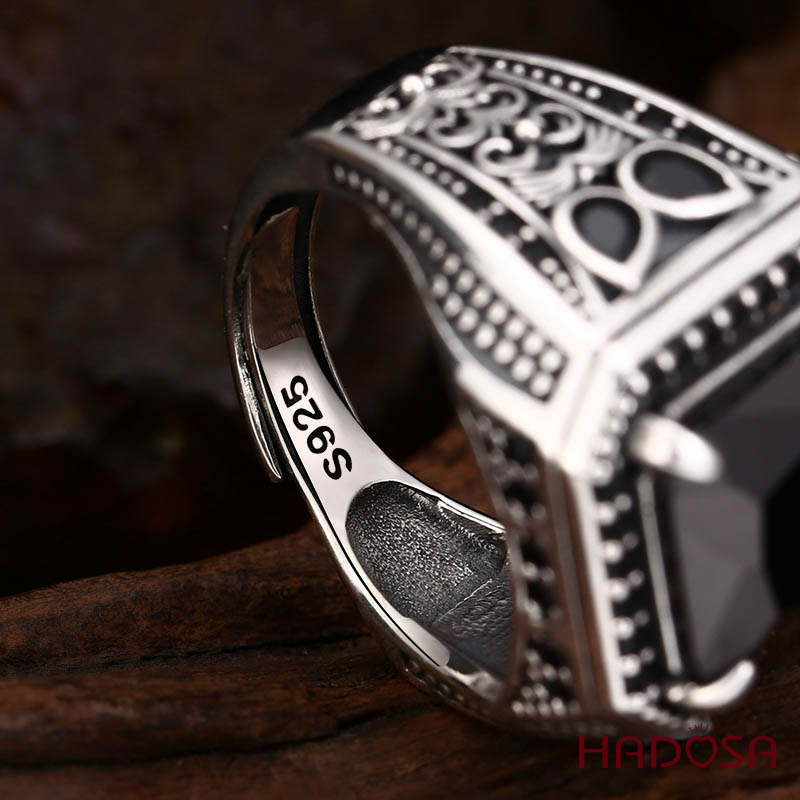 Nhẫn bạc Thái đá đen