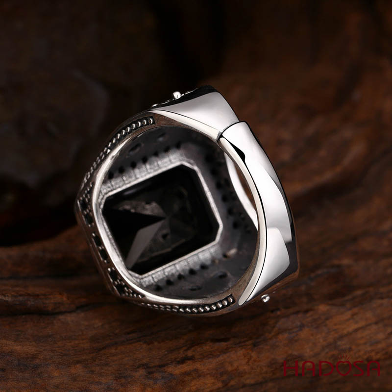 Nhẫn bạc Thái đá đen