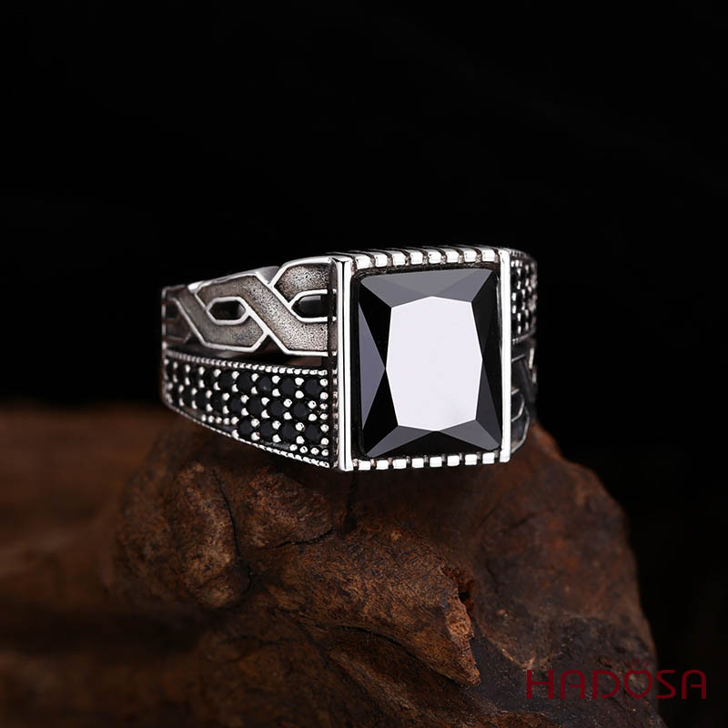 Nhẫn Nam Bạc Thái 925 Hắc Ngọc Vuông Lạc Hồng Tia Sấm