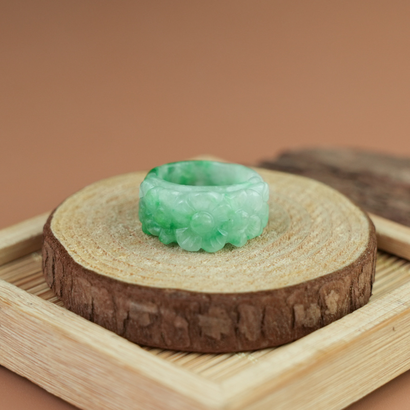 Nhẫn Cẩm Thạch xanh vân lý chạm hoa ni 14