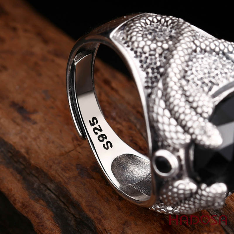 Nhẫn đá đen bạc Thái