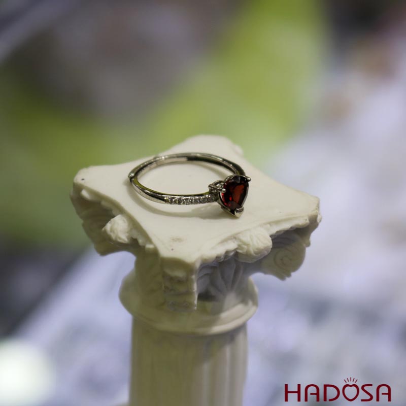 Nhẫn đá Garnet tim 6*6mm bạc 925
