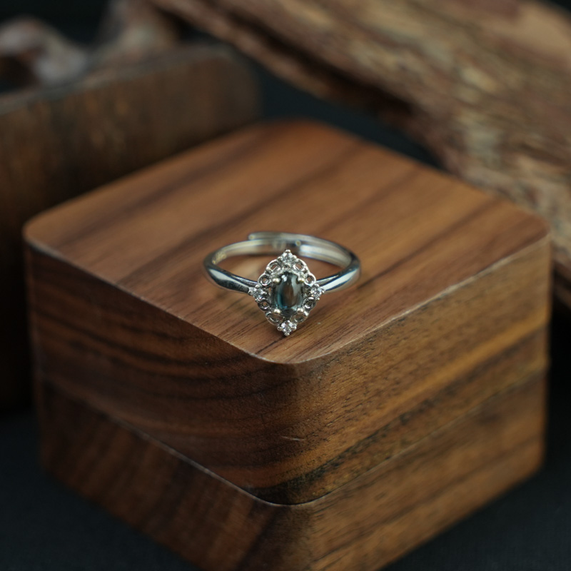 Nhẫn nữ đính đá Topaz London 4x6mm bạc 925