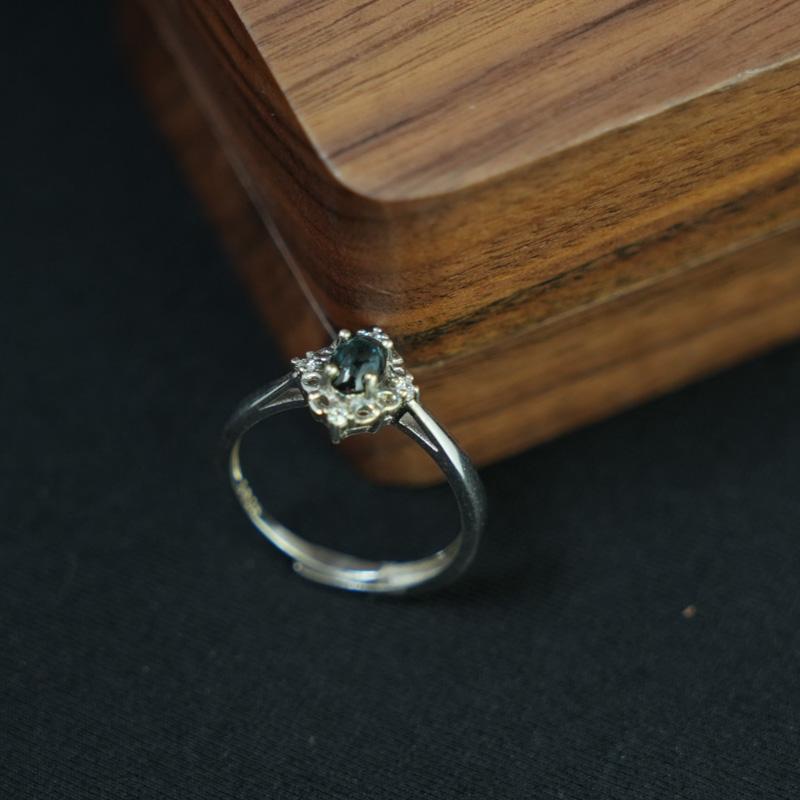 Nhẫn nữ đính đá Topaz London 4x6mm bạc 925