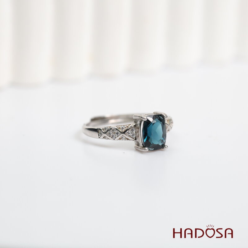 Nhẫn đá Topaz 6x8mm bạc 925