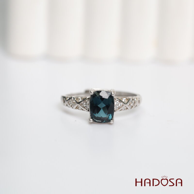 Nhẫn đá Topaz 6x8mm bạc 925