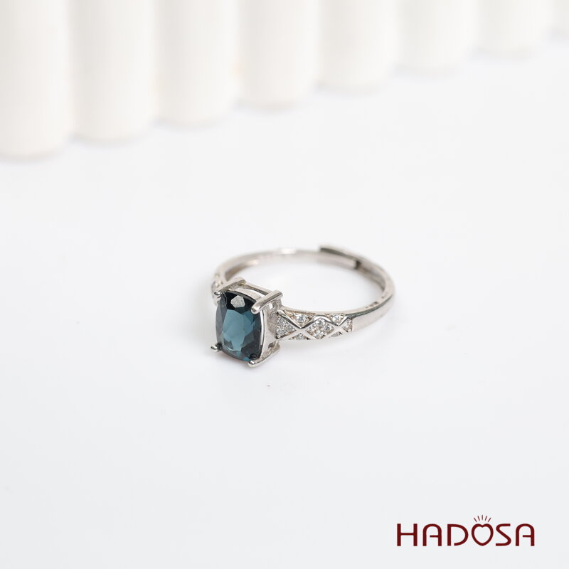 Nhẫn đá Topaz 6x8mm bạc 925