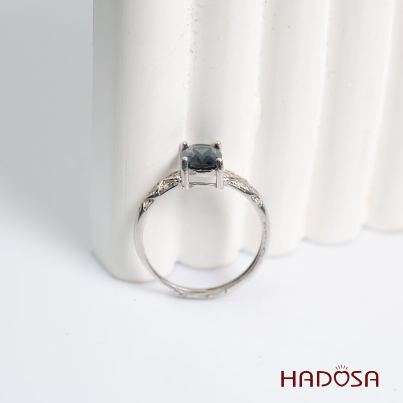 Nhẫn đá Topaz 6x8mm bạc 925