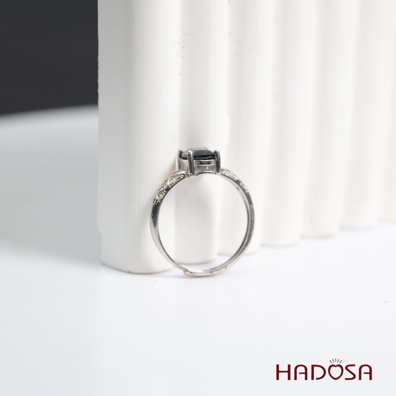 Nhẫn đá Topaz 6x8mm bạc 925