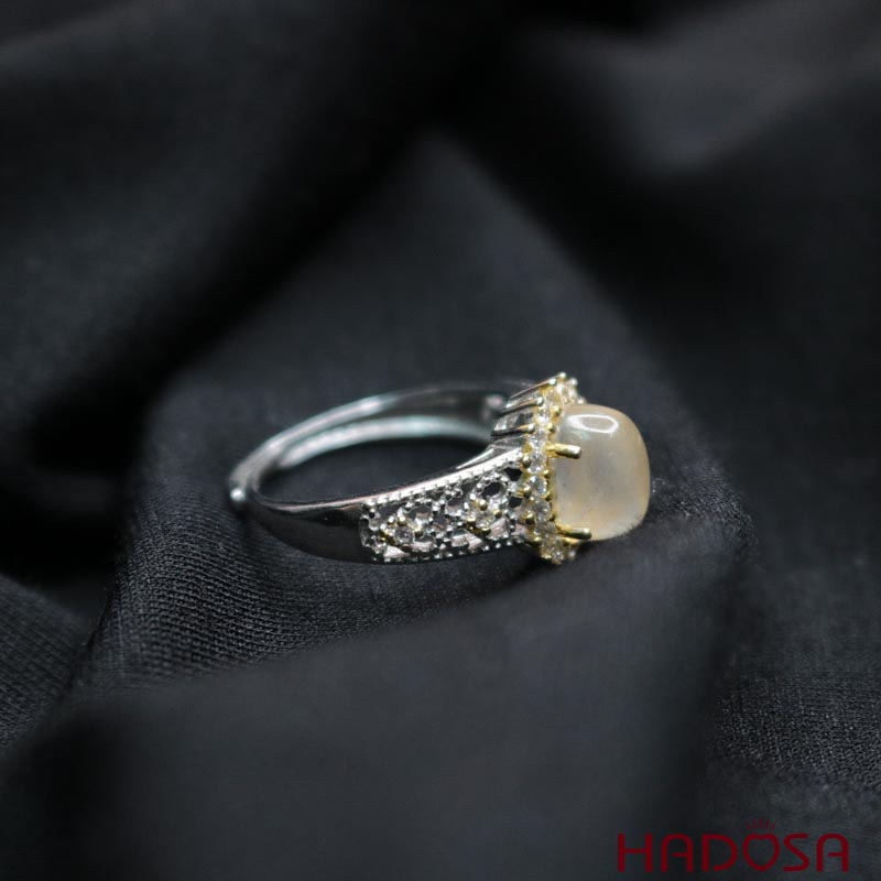 Nhẫn đá mặt trăng 6*8mm bạc 925