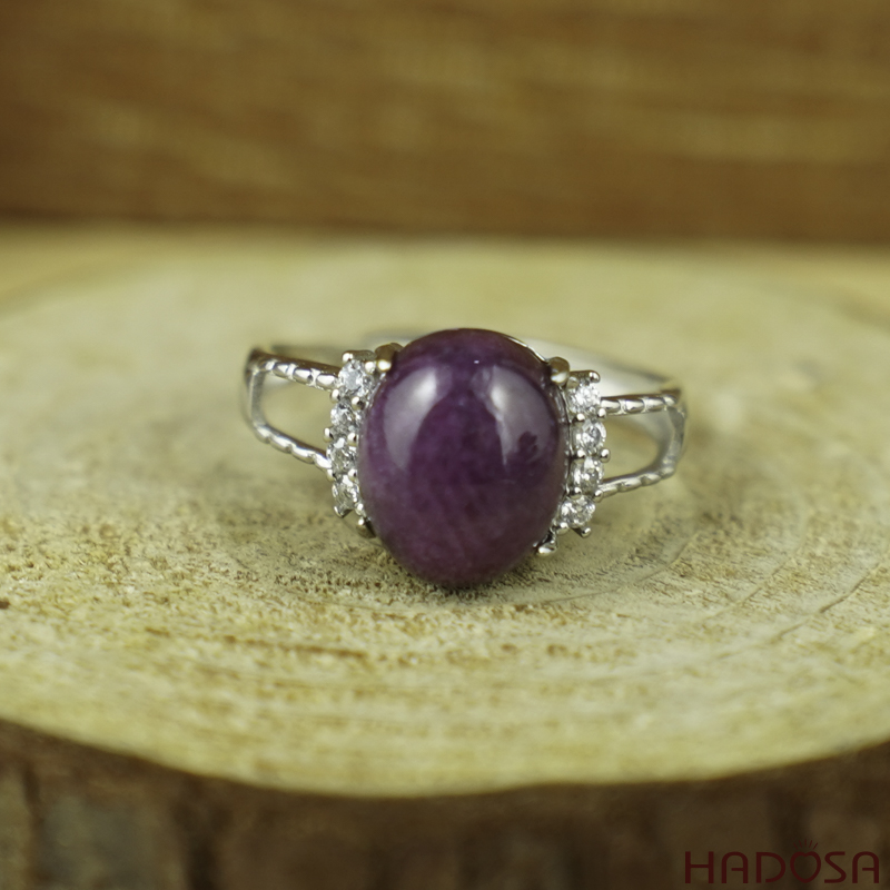 Nhẫn Ruby Nam Phi 9x11mm 5A bạc 925