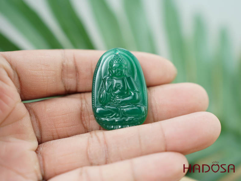 Phật bản mệnh Adida (Tuất, Hợi) mã não xanh lá 37mm