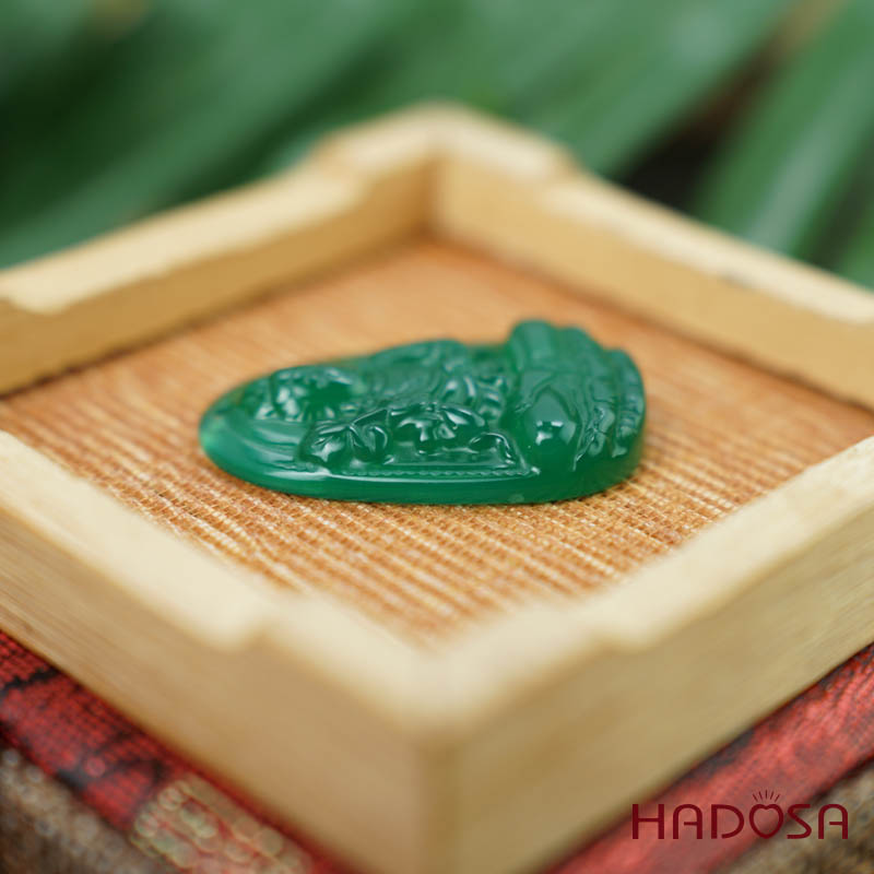 Phật bản mệnh Đại Thế Chí Bồ Tát (Ngọ) mã não xanh lá 37mm