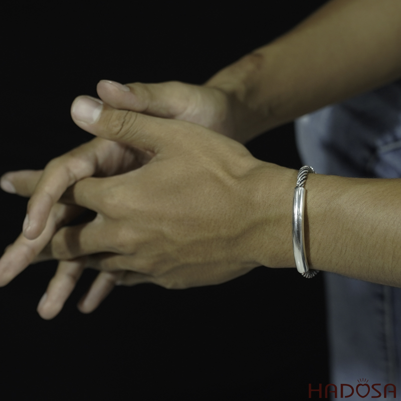 Vòng kiềng bạc nữ dạng kiềng