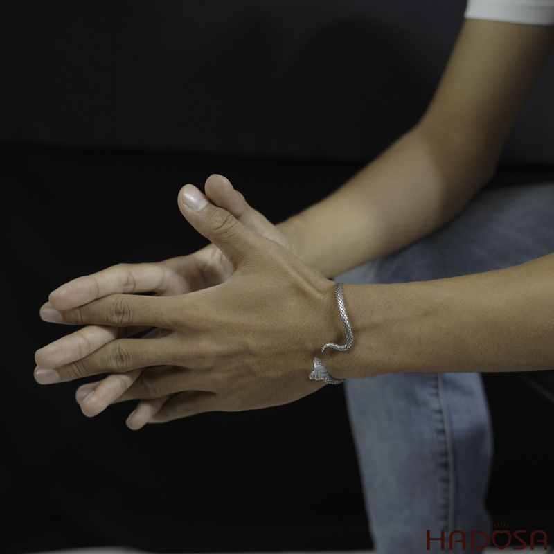 Vòng kiềng bạc Thái Thần Xà