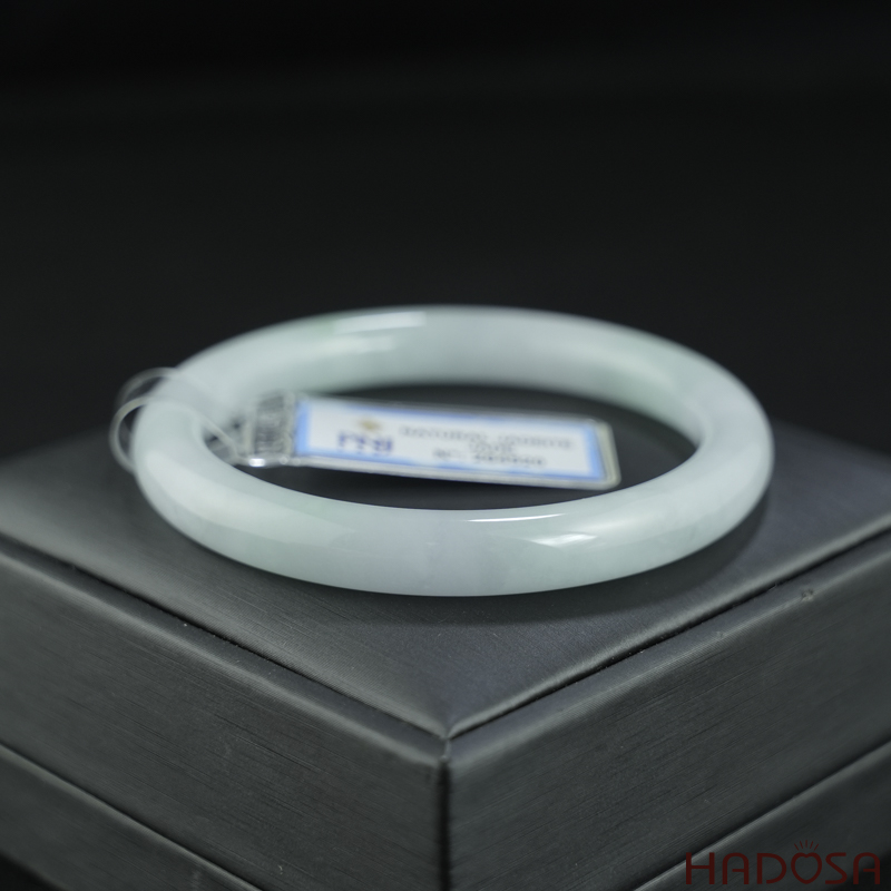 Vòng Ngọc Cẩm Thạch tròn trắng lí vân xanh ni 55