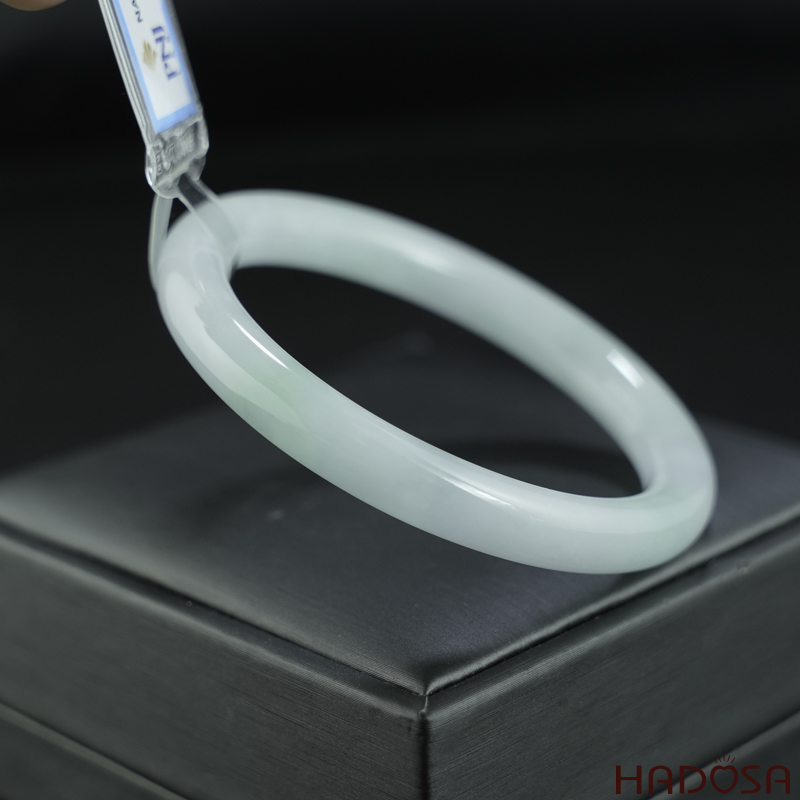 Vòng Ngọc Cẩm Thạch tròn trắng lí vân xanh ni 55