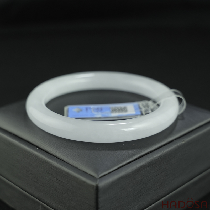 Vòng Ngọc Cẩm Thạch tròn trắng trong điểm lí ni 55