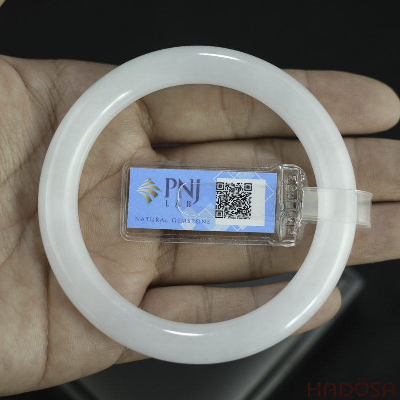 Vòng Ngọc Cẩm Thạch tròn trắng trong điểm lí ni 55