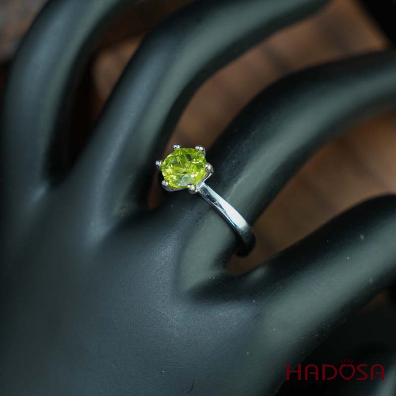 Nhẫn đính đá Peridot tròn 7mm bạc 925