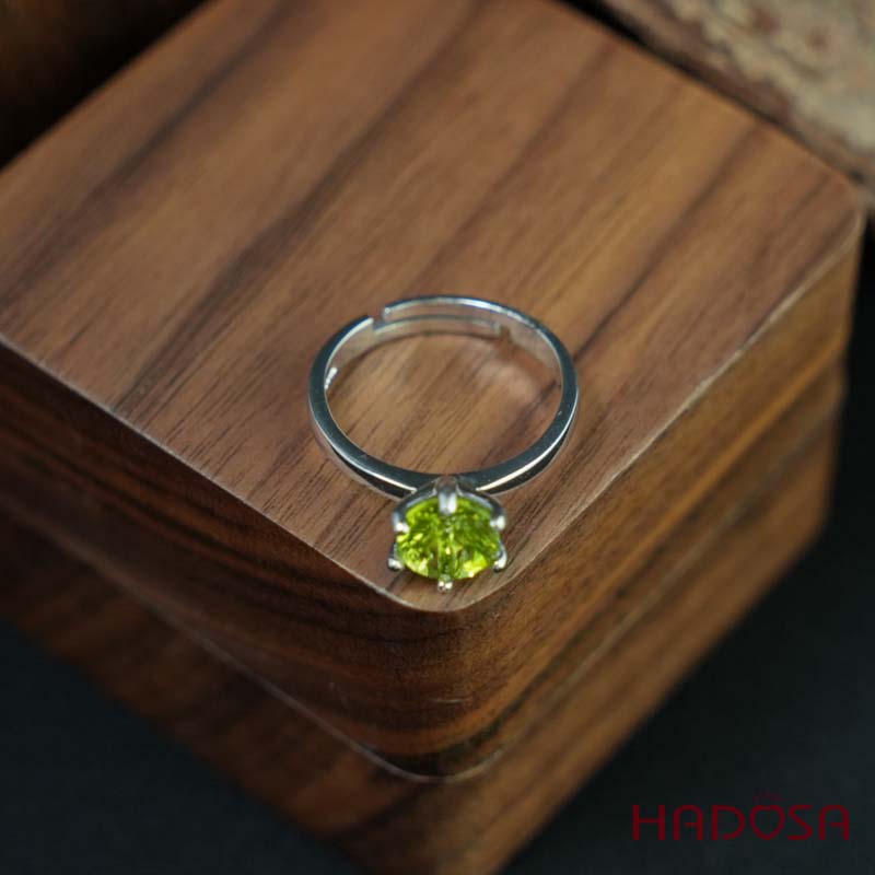 Nhẫn đính đá Peridot tròn 7mm bạc 925