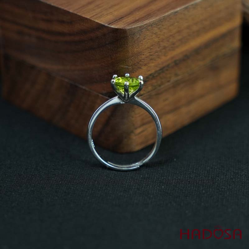 Nhẫn đính đá Peridot tròn 7mm bạc 925