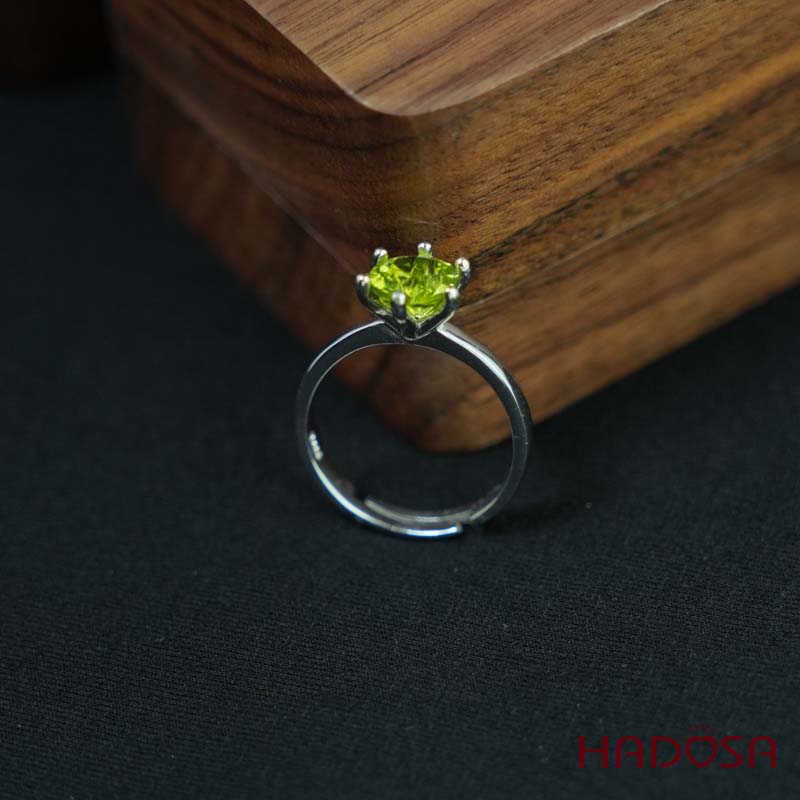 Nhẫn đính đá Peridot tròn 7mm bạc 925