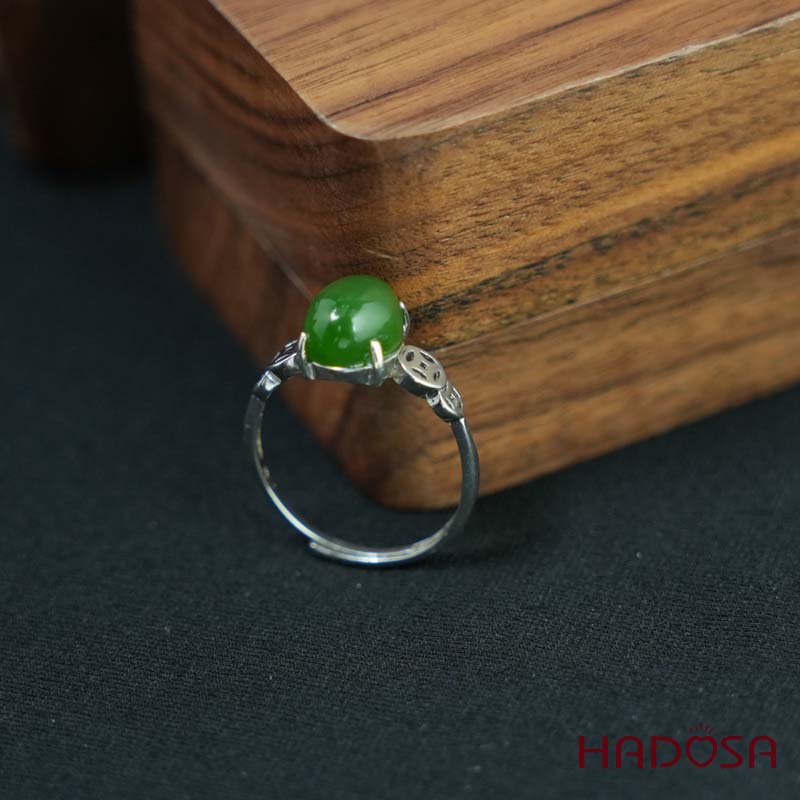 Nhẫn đính đá Ngọc bích oval 8x10mm bạc 925