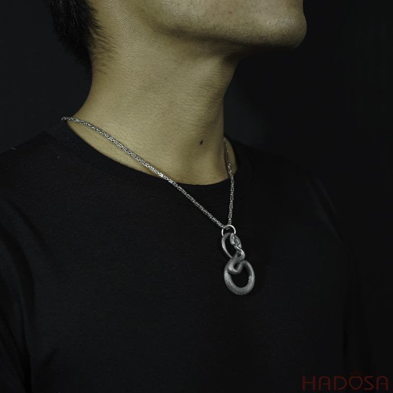 Mặt dây chuyền Thần Xà