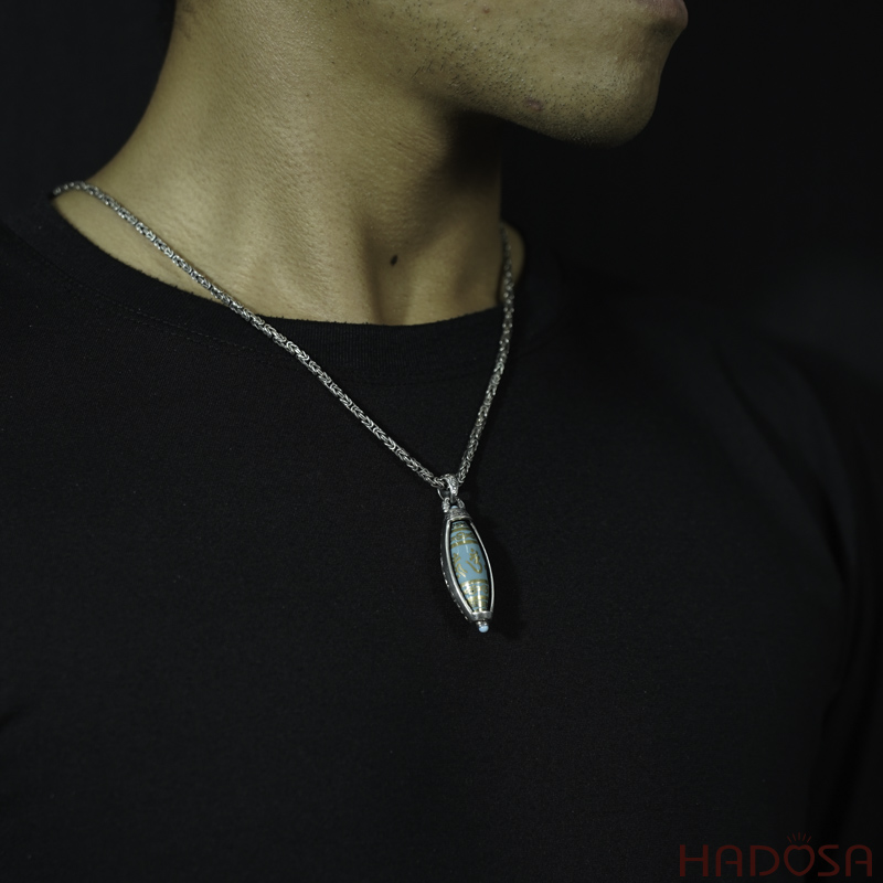 Mặt dây chuyền Trụ Dzi xoay chú Om Mani Padme Hum 45*15mm