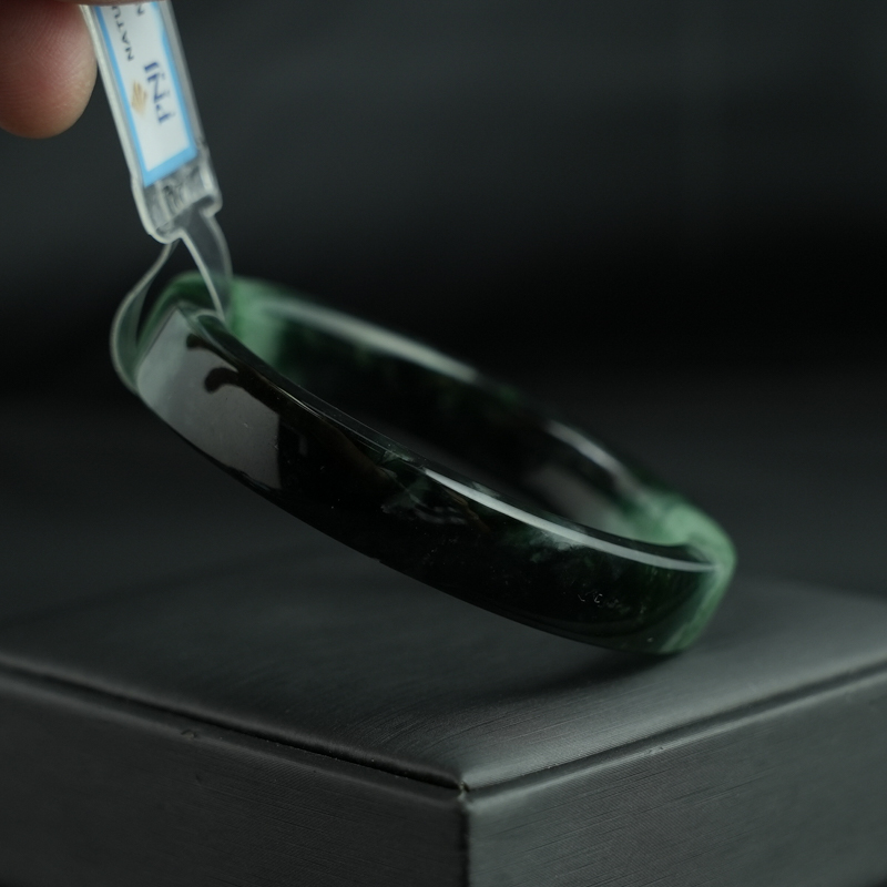 Vòng cẩm thạch sơn thuỷ bản vuông ni 52