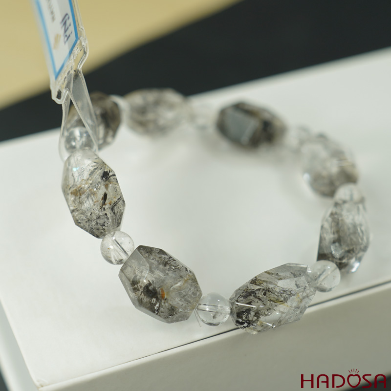 Vòng thạch anh tóc đen mài giác 14mm