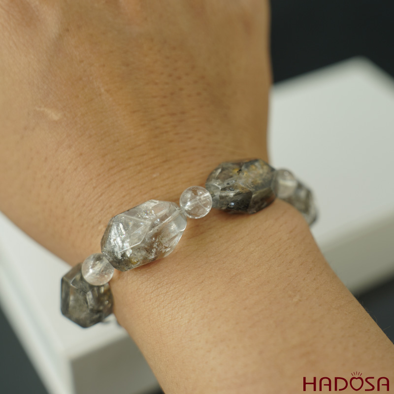 Vòng thạch anh tóc đen mài giác 14mm